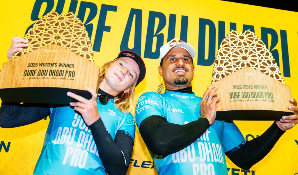 Caitlin Simmers et Italo Ferreira au Surf Abu Dhabi Pro Source : Max Physick / WSL