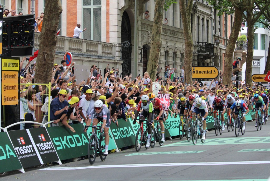 Tour de France : Jasper Philispen s’impose après une étape&nbsp;chaotique