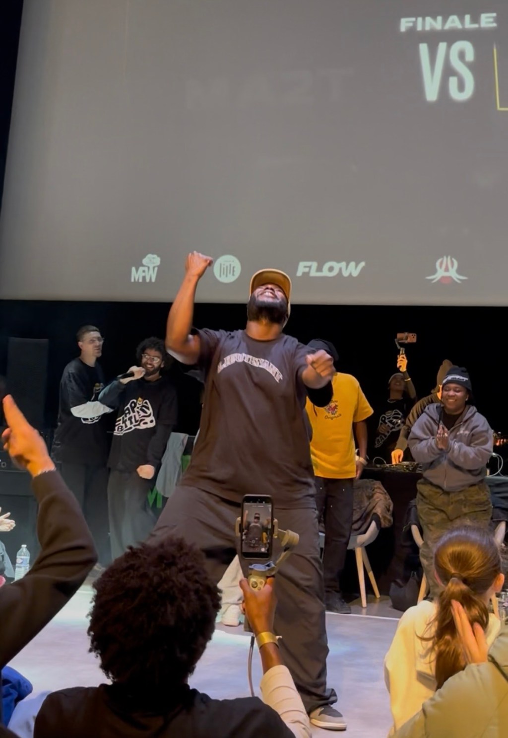 Hip-hop : « On a tous baigné dans le rap français » : Lemzo triomphe à la Frap Battle, événement dédié au rap français