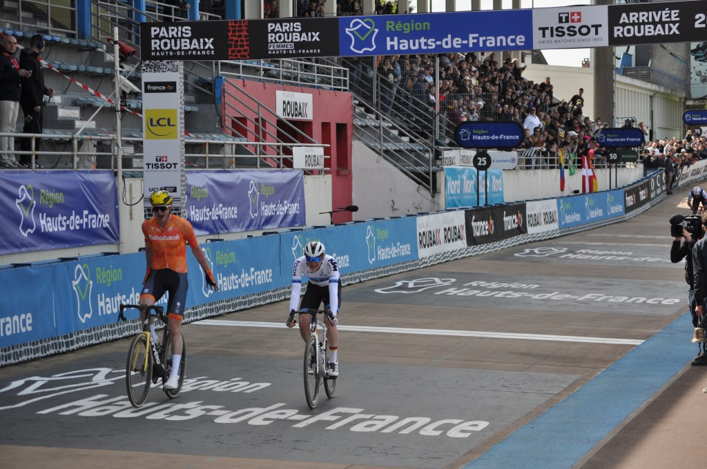 Cyclisme : Le Néerlandais Thijs Wiersma remporte Paris-Roubaix U19 devant le champion d’Europe Karl Herzog et le Français Alban Picard