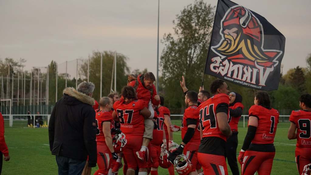 Football américain : Les Vikings écrasent les myrmidons et confirment leur montée en puissance