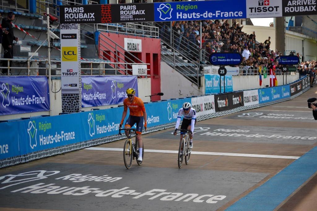 Cyclisme : Le Néerlandais Thijs Wiersma remporte Paris-Roubaix U19 devant le champion d’Europe Karl Herzog et le Français Alban Picard