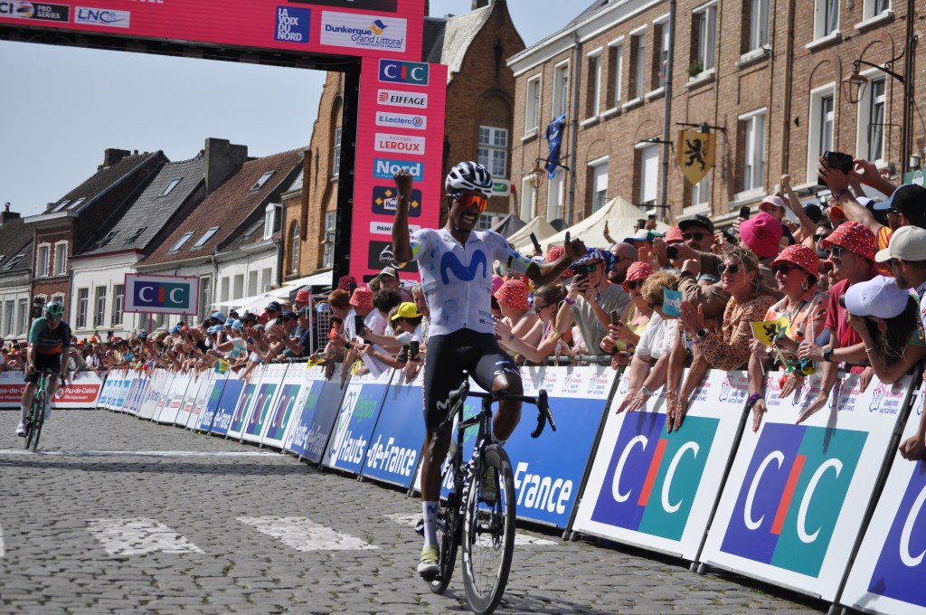Cyclisme : L&rsquo;Erythréen Natnael Tesfatsion s&rsquo;offre un beau cadeau d&rsquo;anniversaire en s&rsquo;imposant à Cassel, Laurence Pithie reste en&nbsp;rose