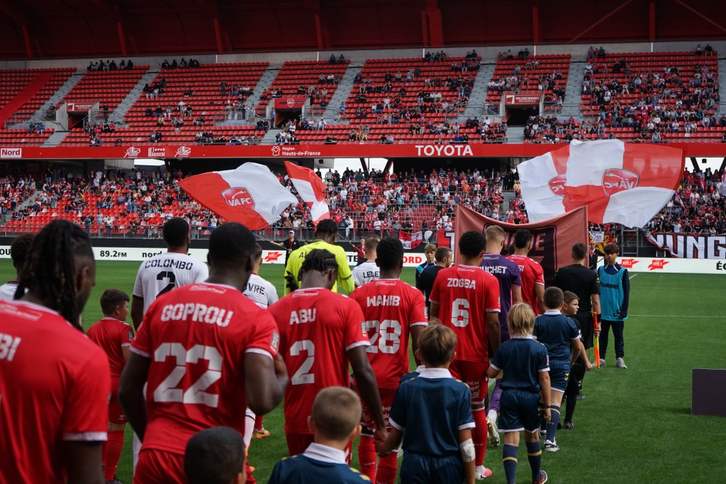 Football : Valenciennes s&rsquo;auto-sabote dans une fin de match chaotique face au Fleury&nbsp;91