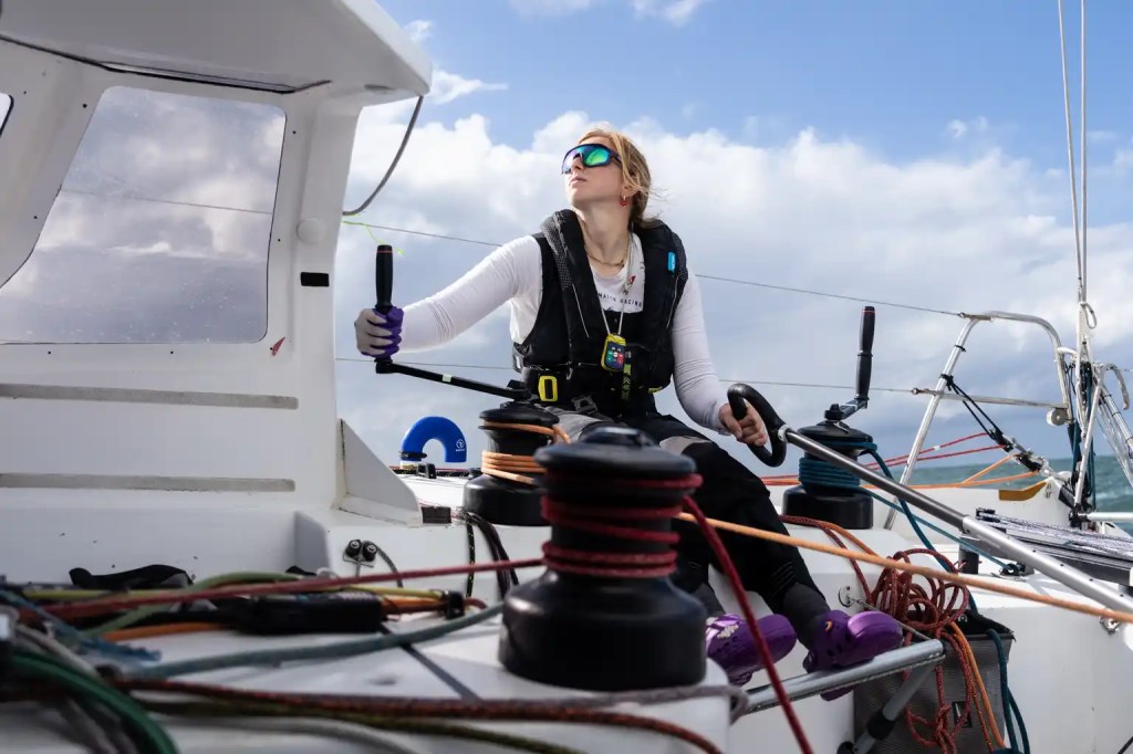 Voile : Portrait de Théa Khelif, une Nordiste engagée qui part à l’assaut de la Route du Rhum 2026